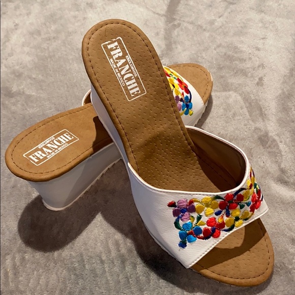 Sandals - Picture 2 of 3